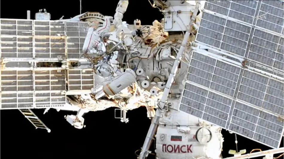 Russian Cosmonauts Install Semiconductor Experiment During ISS Spacewalk