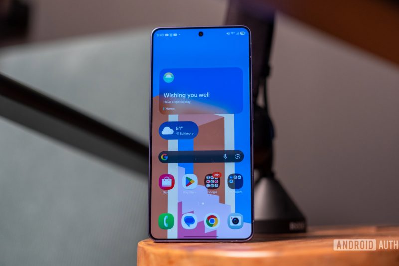 Love custom fonts on your Galaxy phone? Then don’t download the March 2026 update.