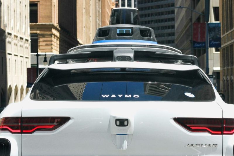 This AI lets self-driving cars “remember” past drives to plan safer routes