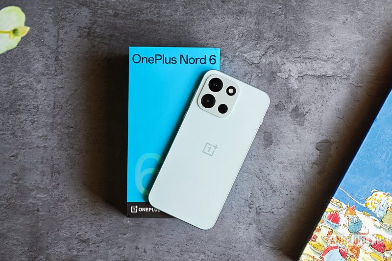 I held the OnePlus Nord 6, and it feels nothing like a 9,000mAh phone