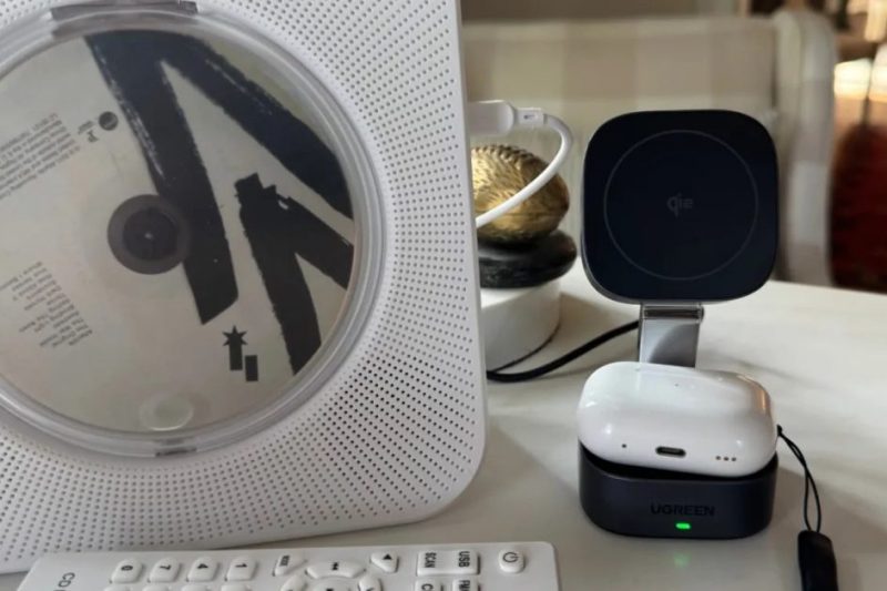 MagSafe Monday: UGREEN 2-in-1 Qi2 foldable charging station review