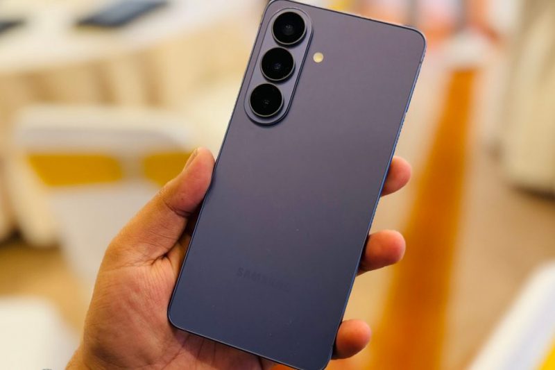 Samsung Galaxy S26 Review: This compact flagship is starting to feel too safe