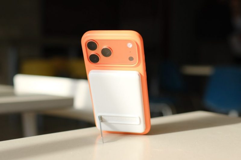 Hands-on: Belkin’s new 5K MagSafe battery bank offers a kickstand in a slim design