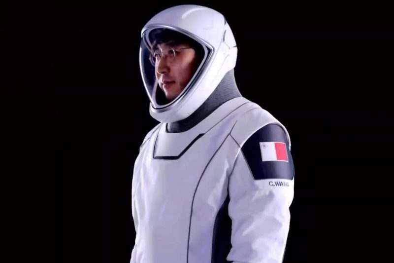 A billionaire crypto bro will lead humanity to Mars atop Musk’s Starship
