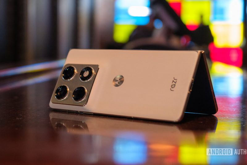 5 Android phones you should buy instead of the Motorola Razr Fold
