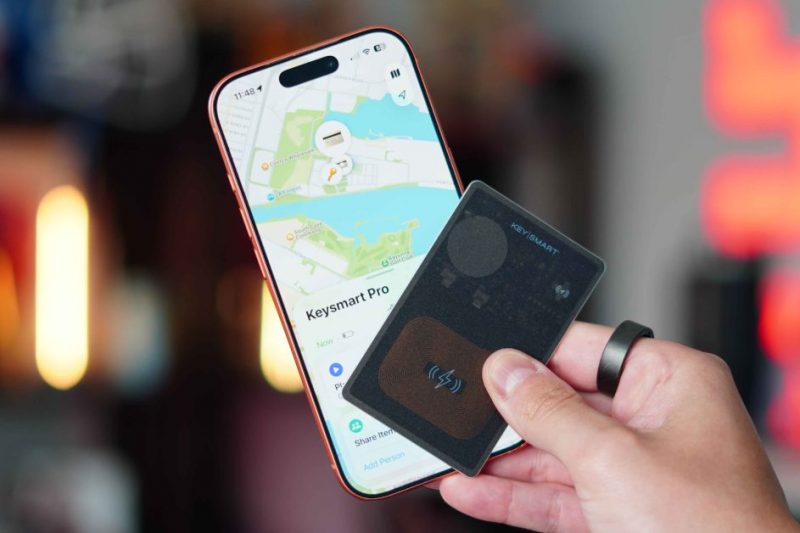 This Find My wallet tracker has two features that make it stand out