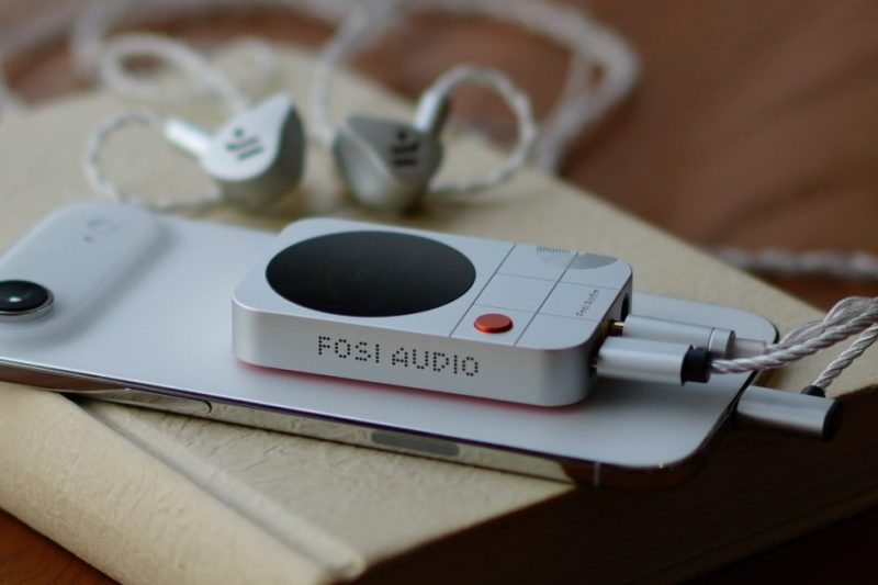 This magnetic headphone amp puts a DAC (and display) on the back of your iPhone