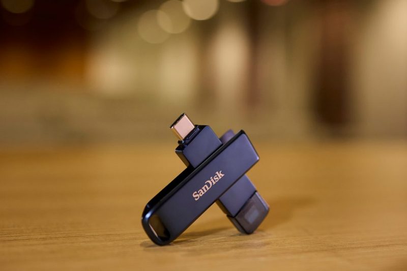 SANDISK Phone Drive for iPhone is a great solution to low storage 