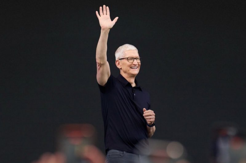 Tim Cook attends Sun Valley Conference alongside Eddy Cue [U: Ternus attends]