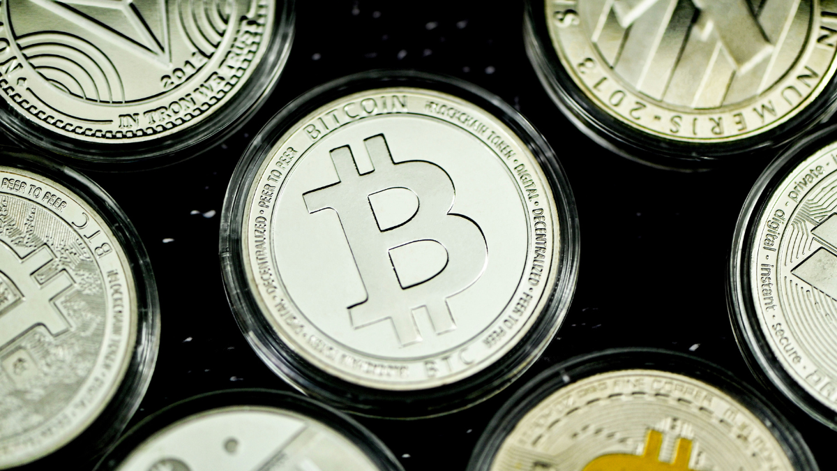 Bitcoin Slips Below $114,000 as Traders Remain Cautious Amidst Market Uncertainty
