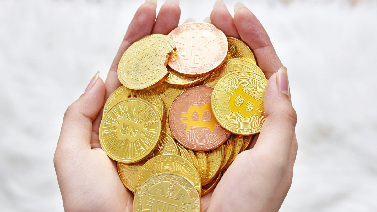 Bitcoin Trades Near $103,600 as Market Awaits Clearer Macro Direction